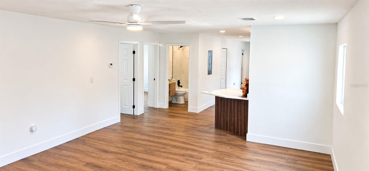 503 WYLLY AVENUE — photo 10 of 21