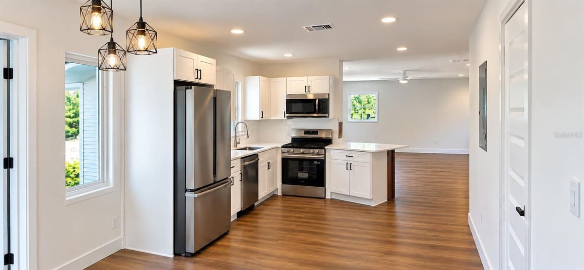 503 WYLLY AVENUE — photo 3 of 21