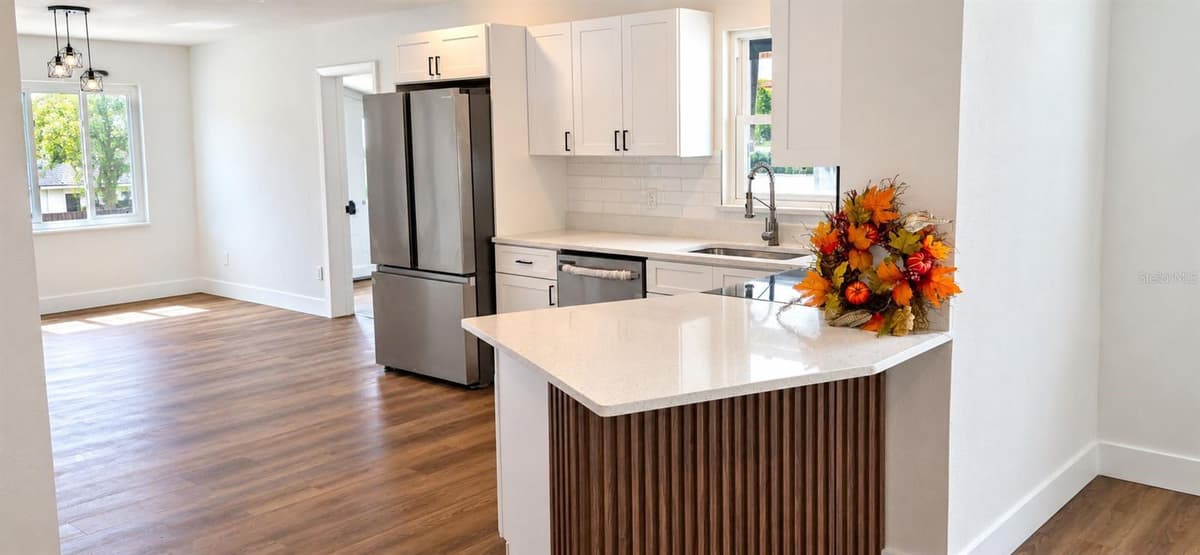 503 WYLLY AVENUE — photo 4 of 21