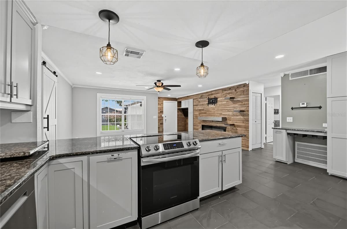 312 HORMIGAS STREET — photo 14 of 27