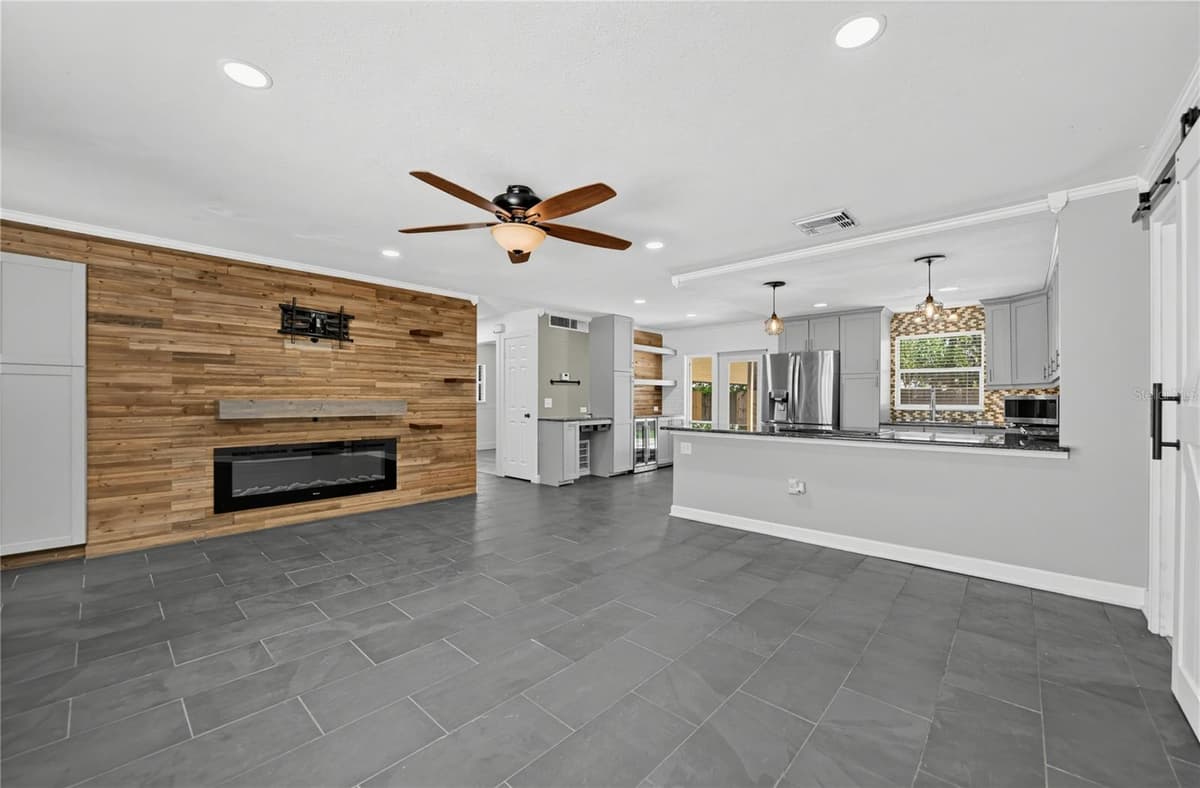 312 HORMIGAS STREET — photo 9 of 27