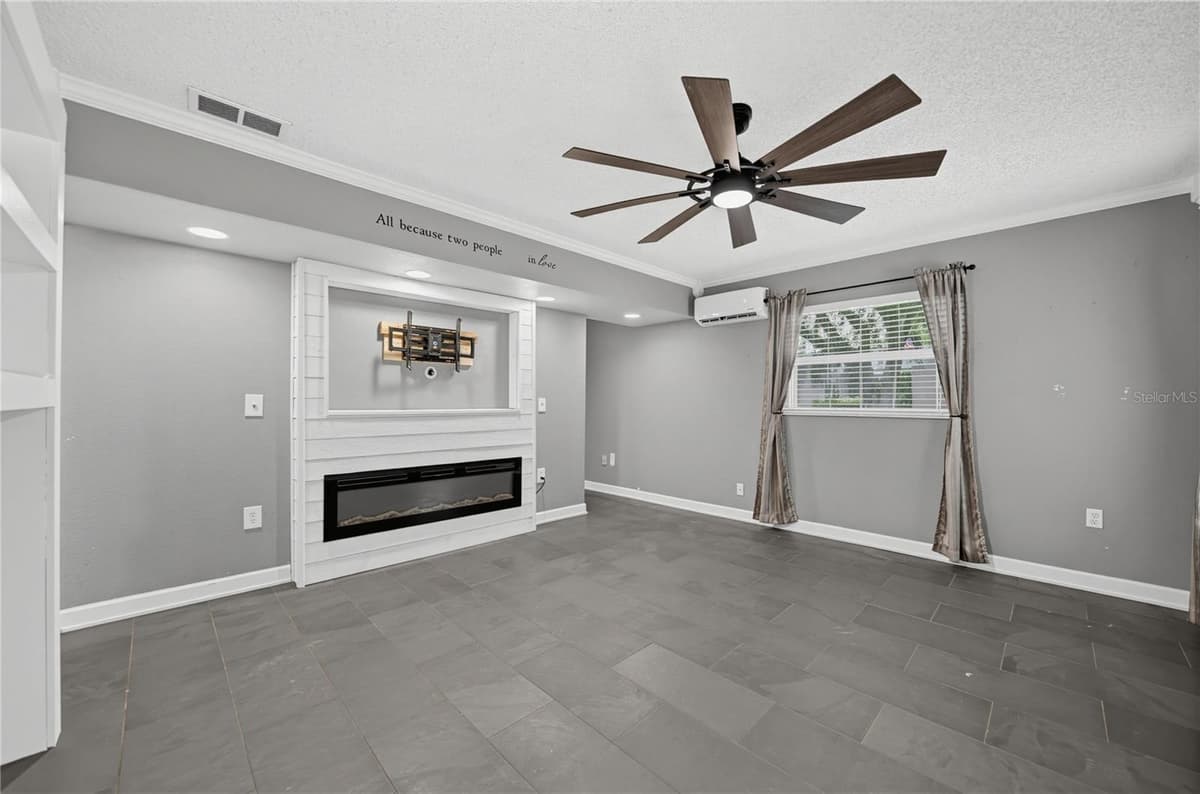 312 HORMIGAS STREET — photo 7 of 27