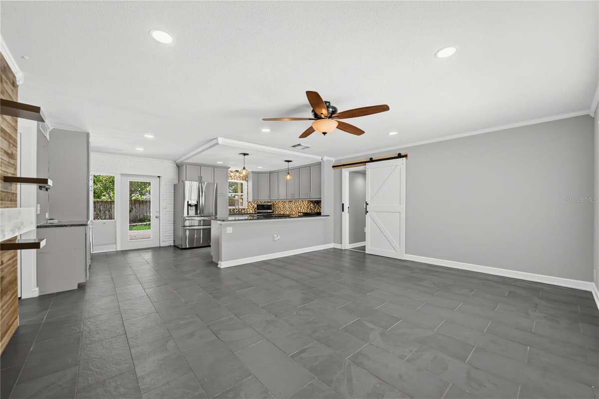 312 HORMIGAS STREET — photo 11 of 27