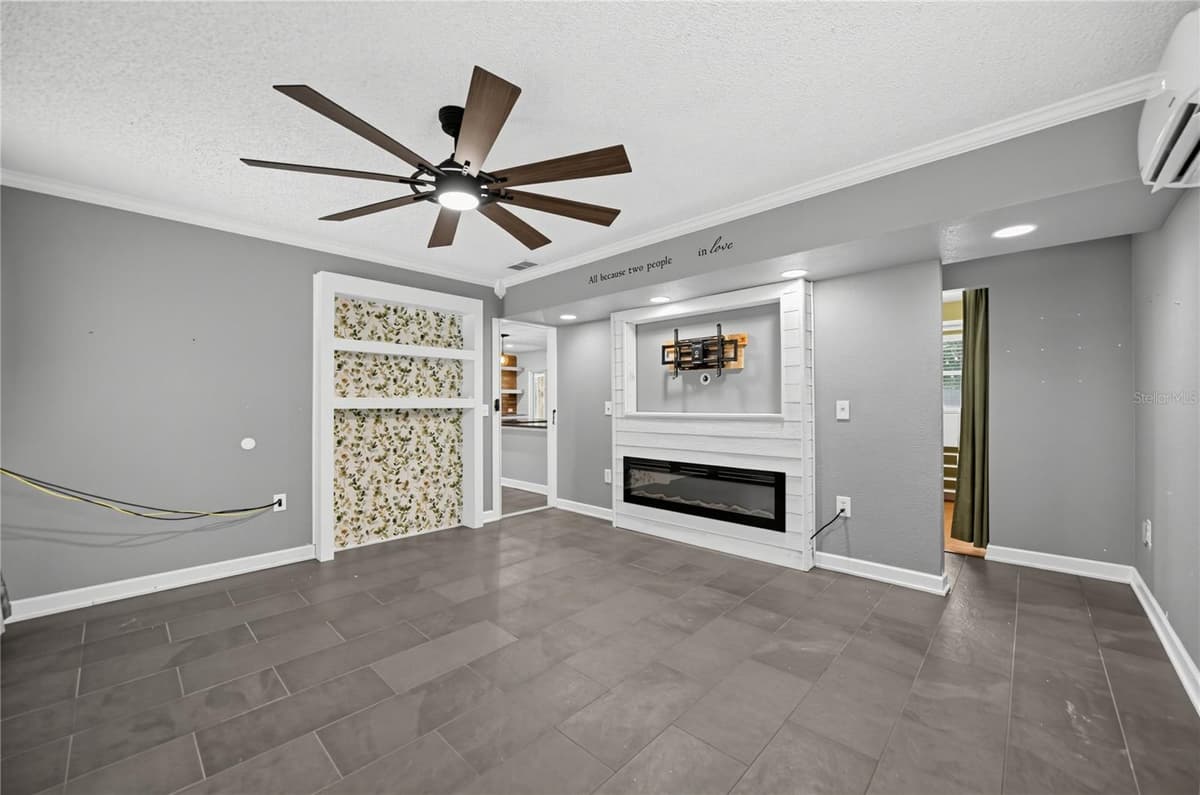 312 HORMIGAS STREET — photo 5 of 27