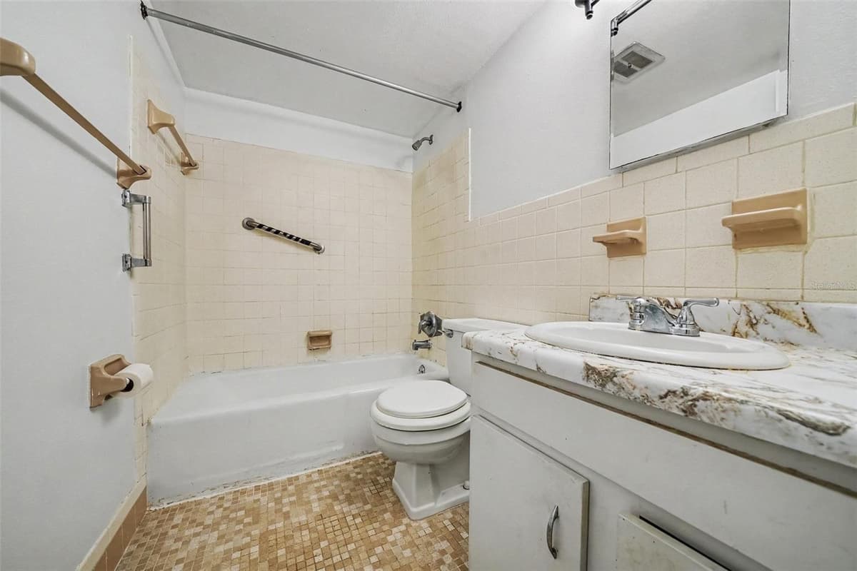 2500 LEE ROAD — photo 12 of 18