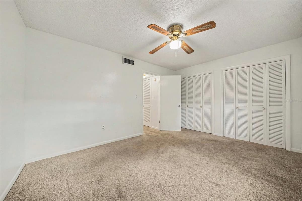 2500 LEE ROAD — photo 10 of 18
