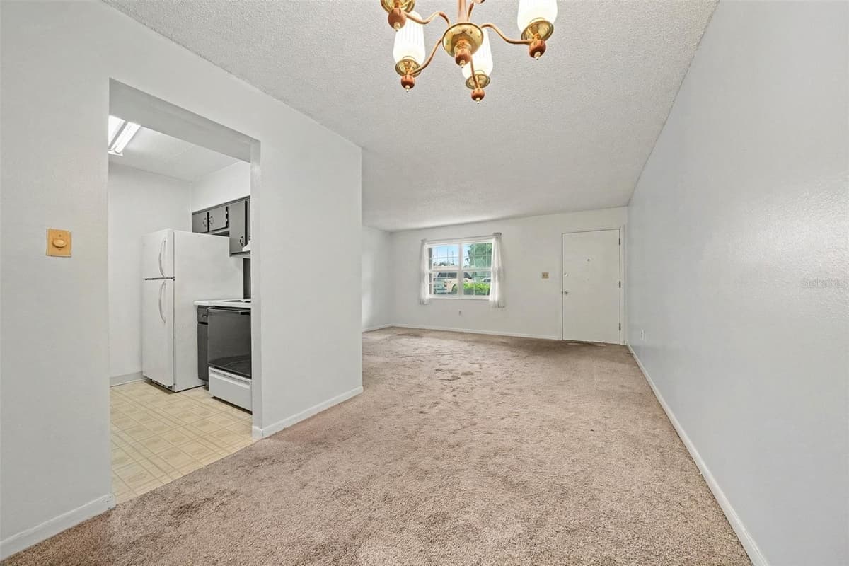 2500 LEE ROAD — photo 4 of 18