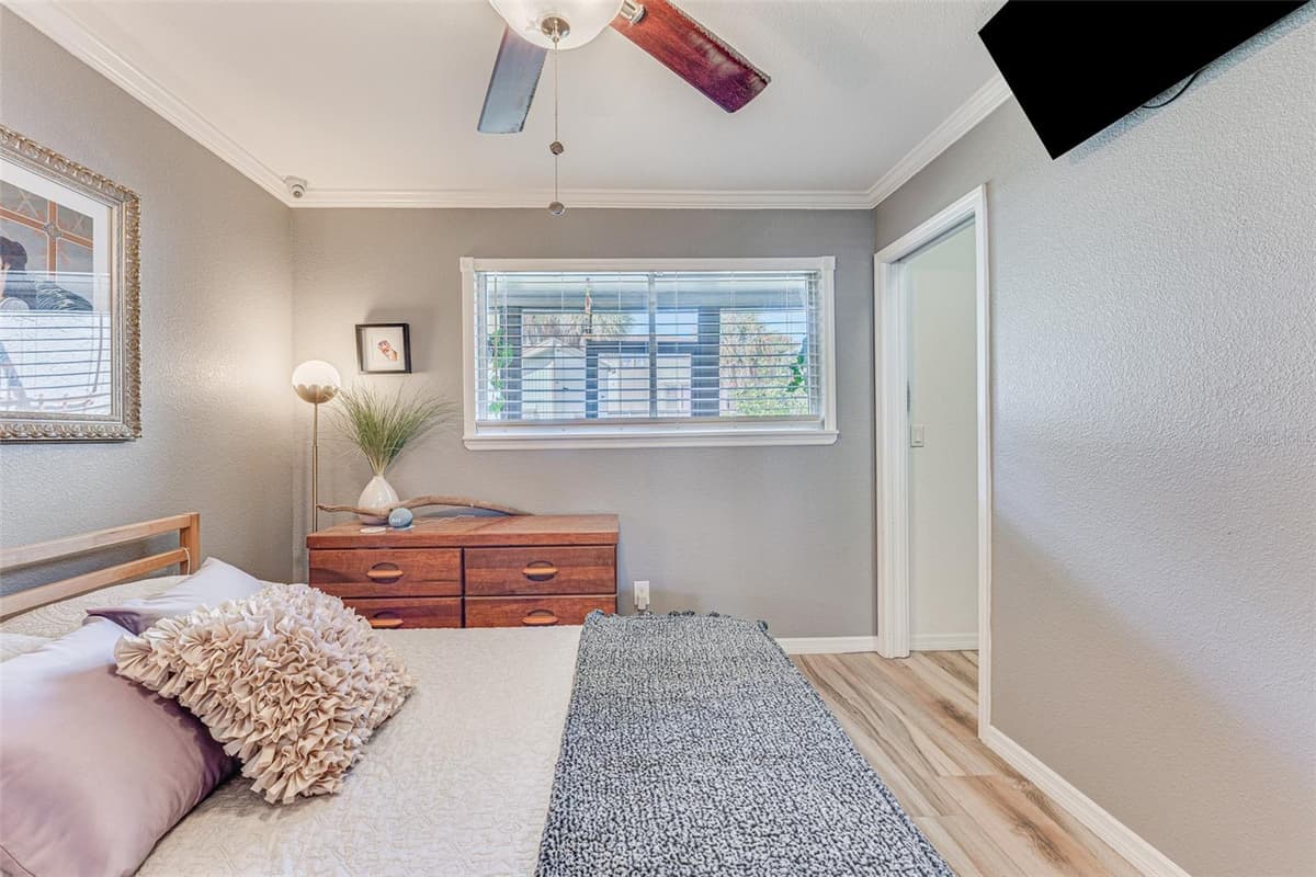 6332 NEWTOWN CIRCLE — photo 12 of 39