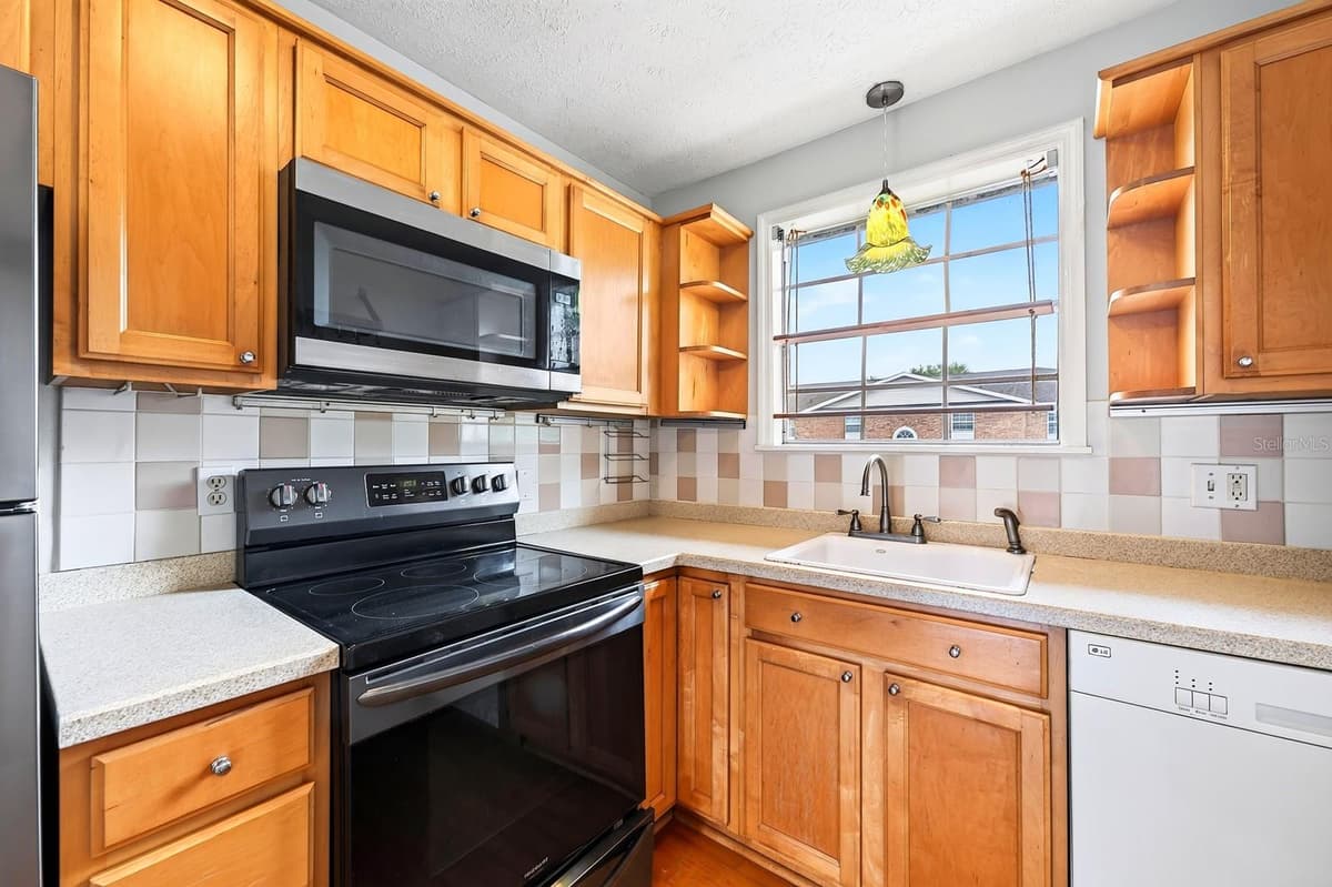 4208 LAKE UNDERHILL ROAD — photo 9 of 45