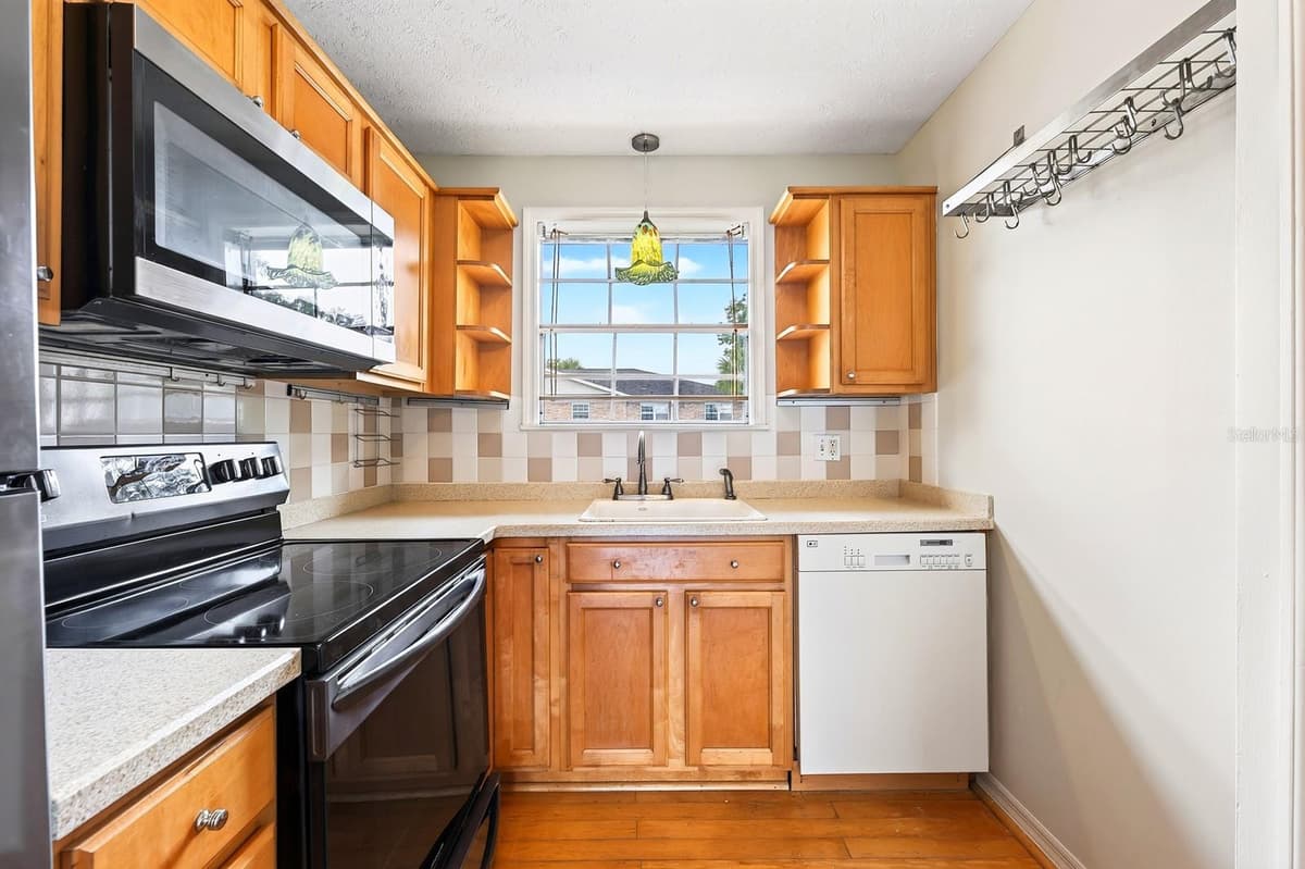4208 LAKE UNDERHILL ROAD — photo 8 of 45