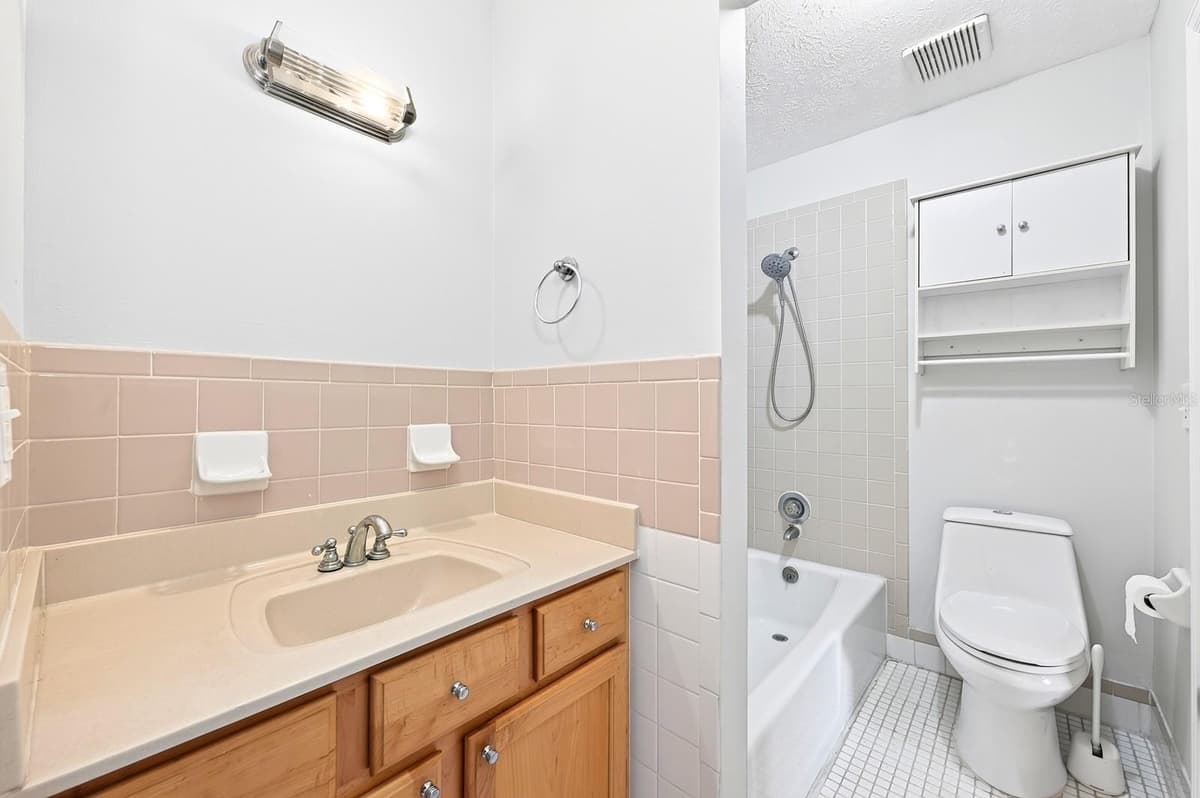 4208 LAKE UNDERHILL ROAD — photo 20 of 45