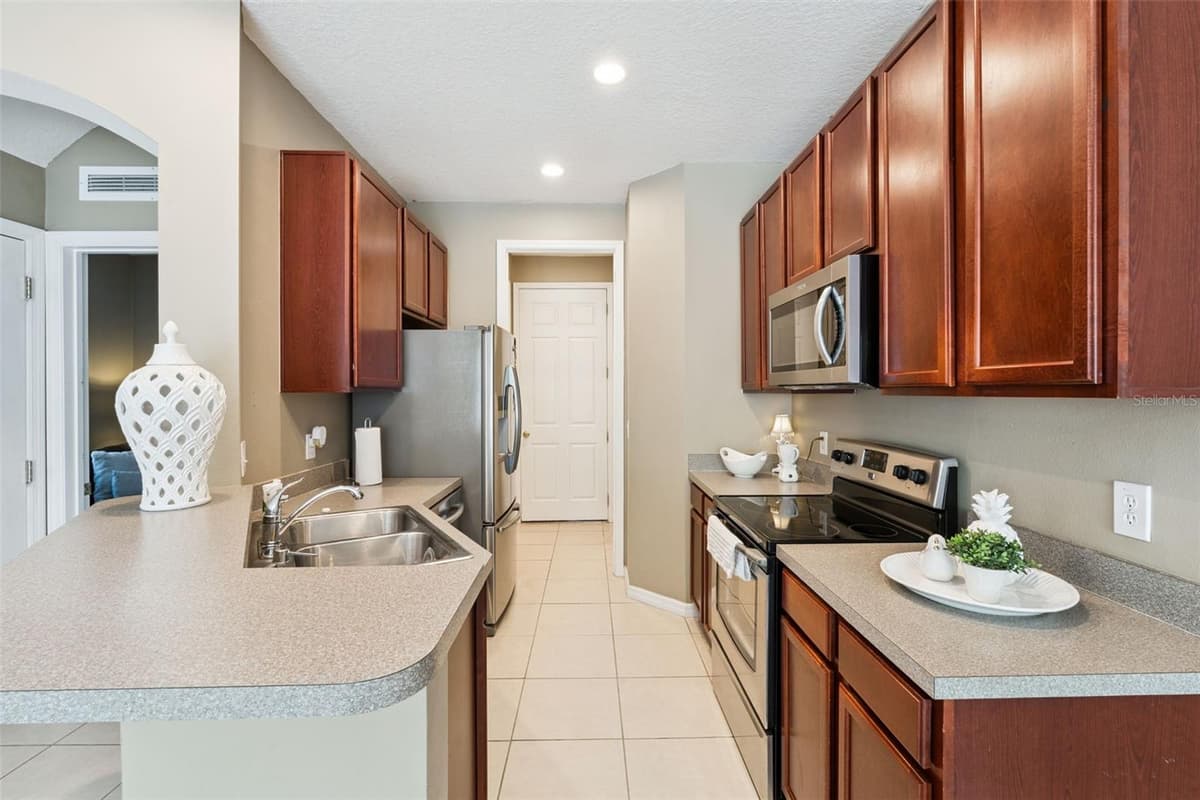 7506 CRANES CREEK COURT — photo 3 of 20