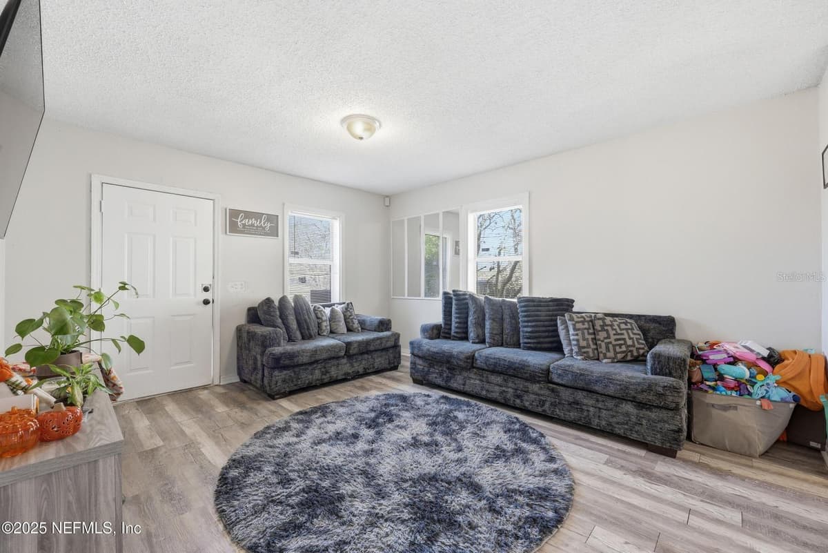 1305 MELSON AVENUE — photo 2 of 26