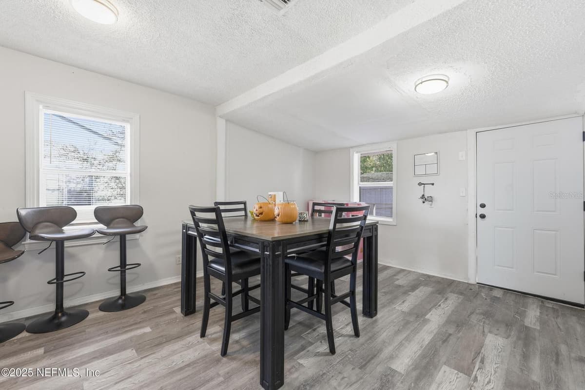 1305 MELSON AVENUE — photo 9 of 26