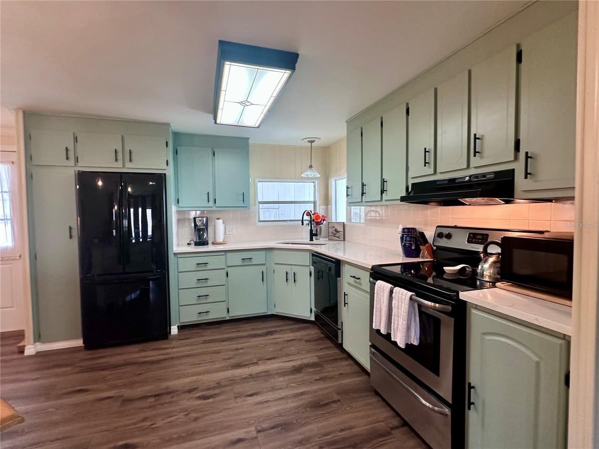 1100 BELCHER ROAD — photo 9 of 47