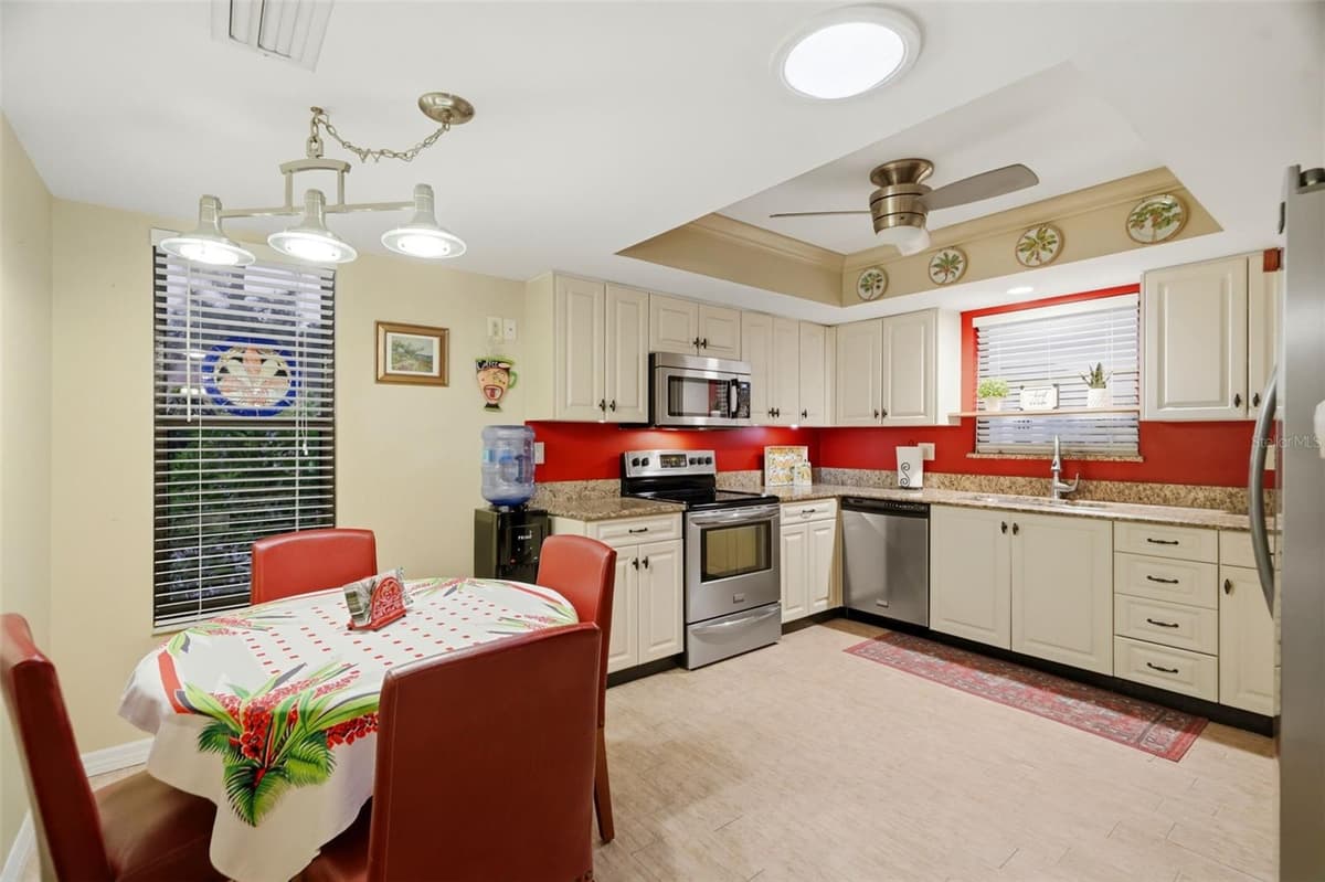 3207 GREEN DOLPHIN STREET — photo 16 of 39