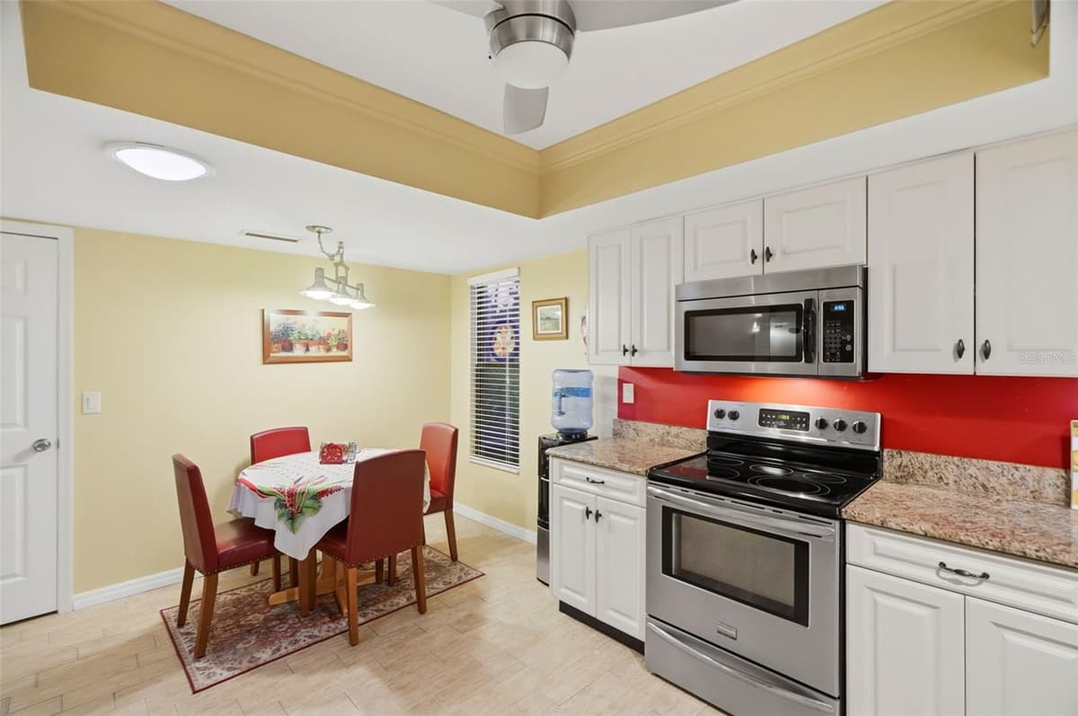 3207 GREEN DOLPHIN STREET — photo 21 of 39
