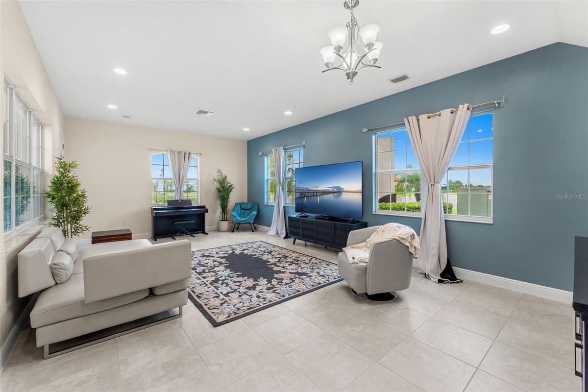 2564 ADDISON DRIVE — photo 9 of 59