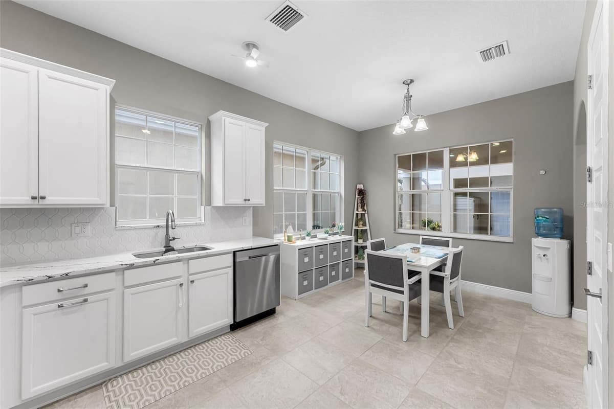 2564 ADDISON DRIVE — photo 18 of 59