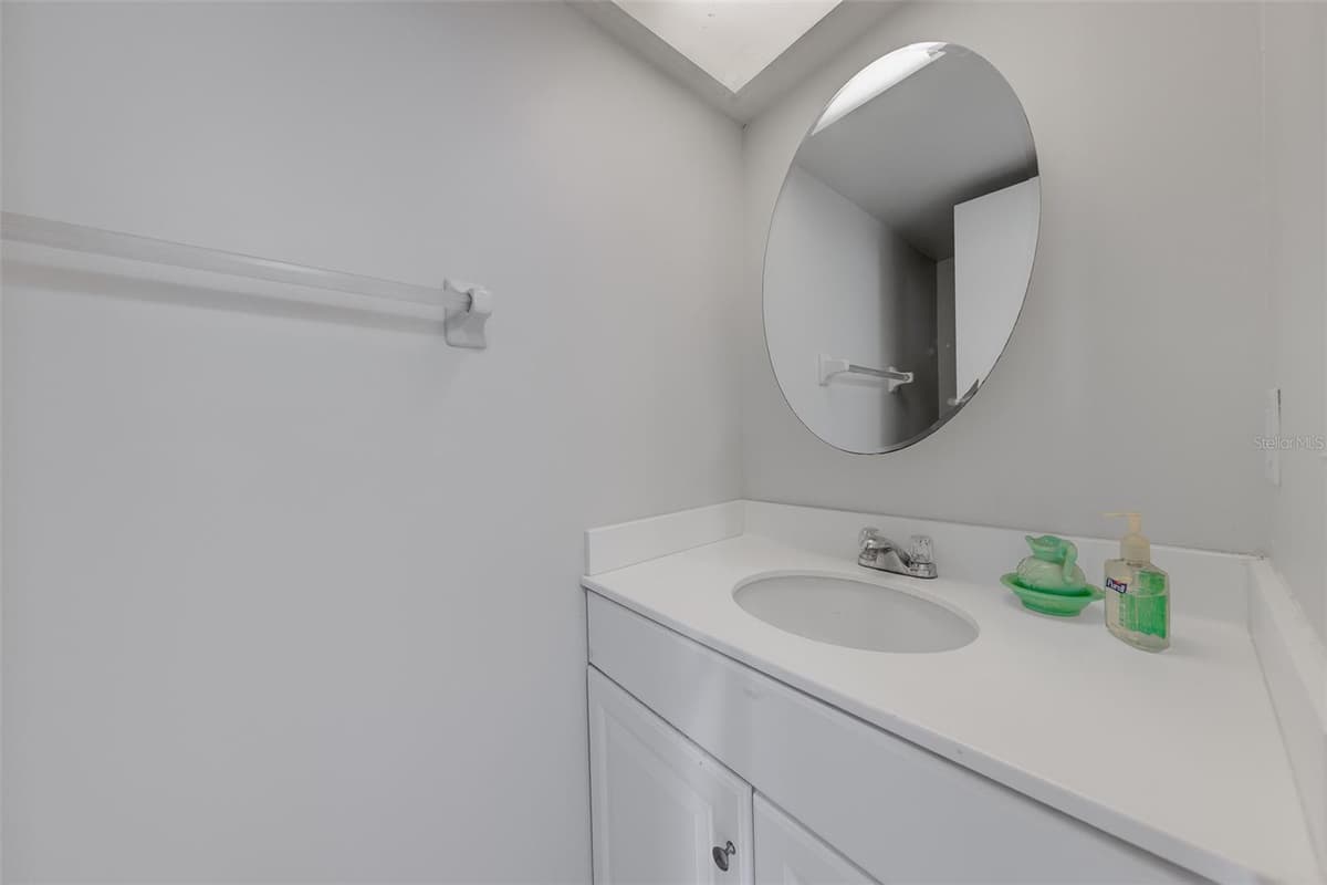 5090 BAY STREET — photo 13 of 34
