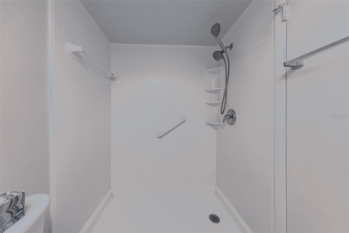 5090 BAY STREET — photo 18 of 34