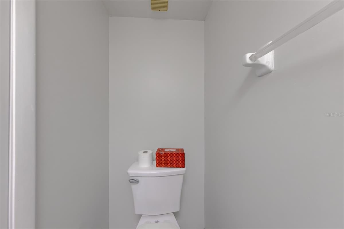 5090 BAY STREET — photo 15 of 34