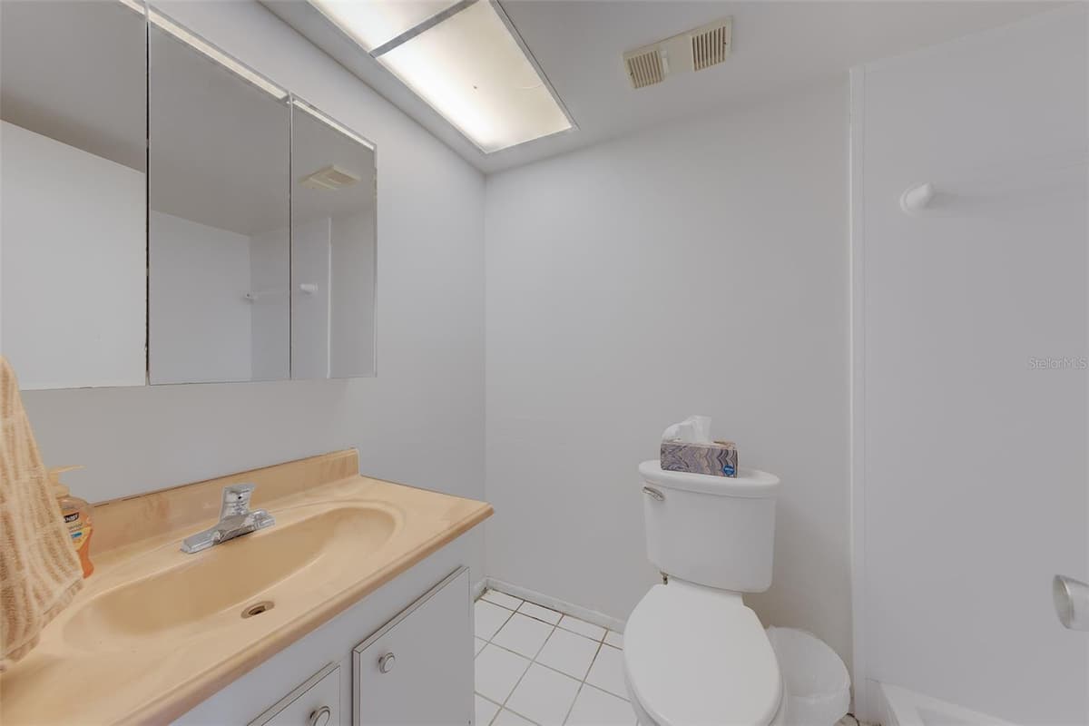 5090 BAY STREET — photo 20 of 34