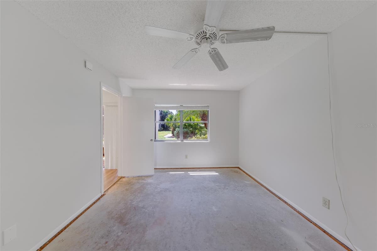 5090 BAY STREET — photo 19 of 34