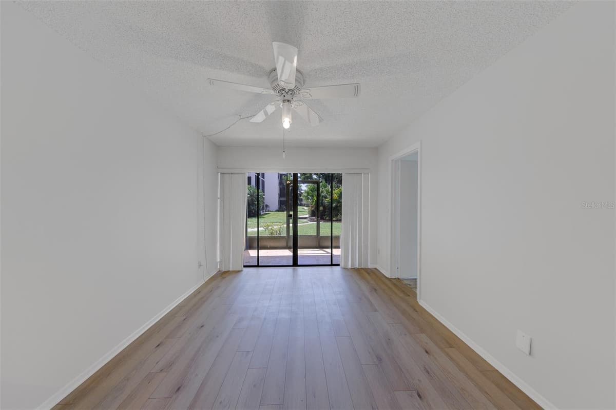 5090 BAY STREET — photo 11 of 34