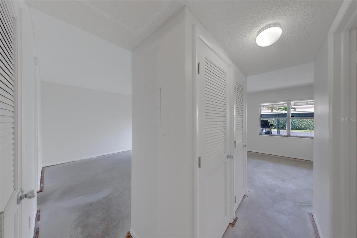 5090 BAY STREET — photo 12 of 34