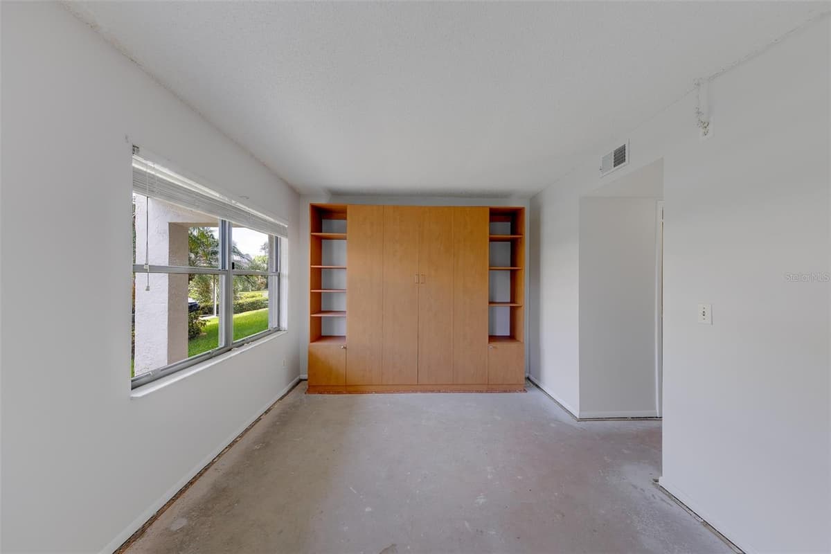 5090 BAY STREET — photo 8 of 34