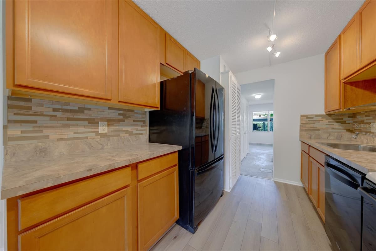 5090 BAY STREET — photo 6 of 34
