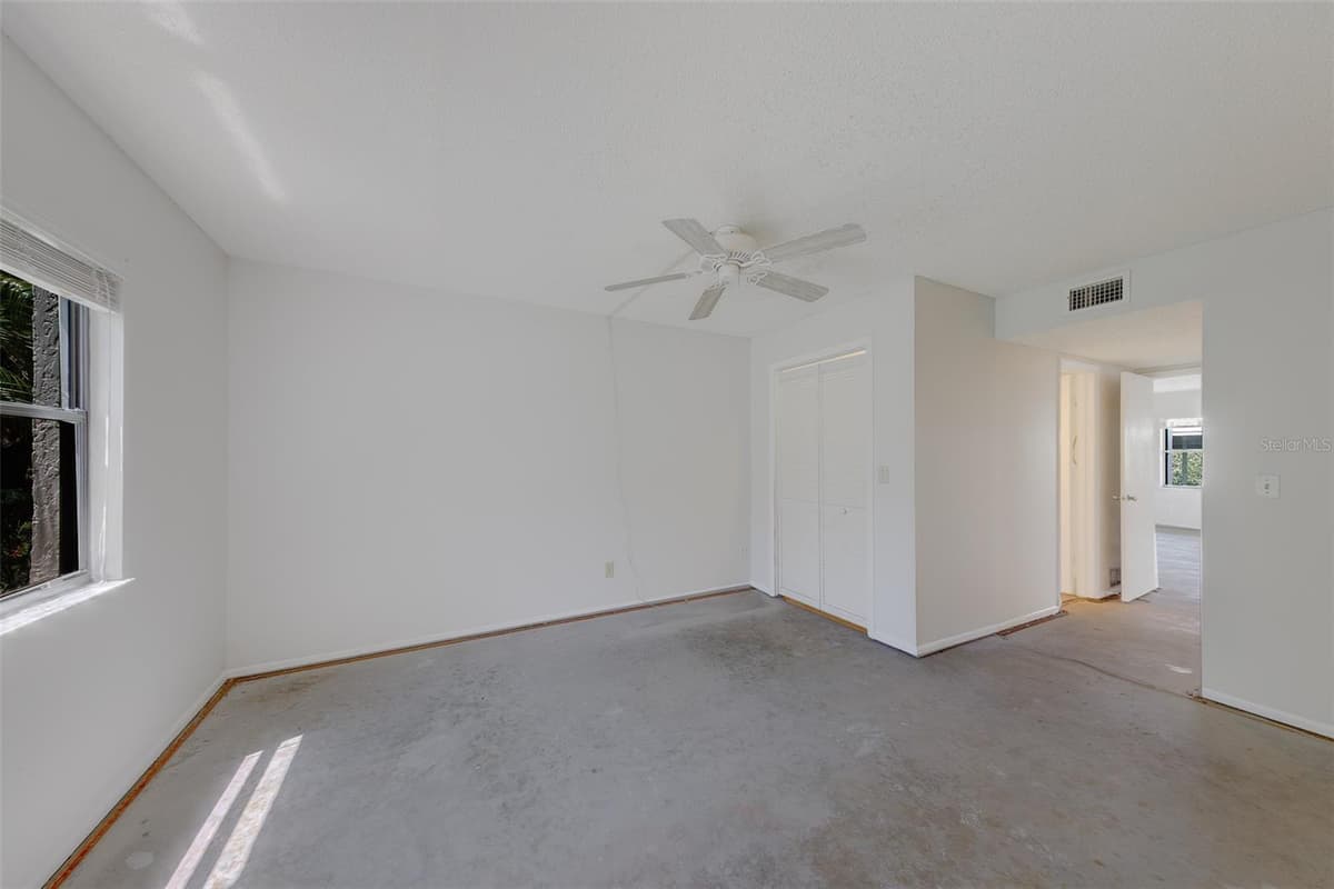 5090 BAY STREET — photo 17 of 34