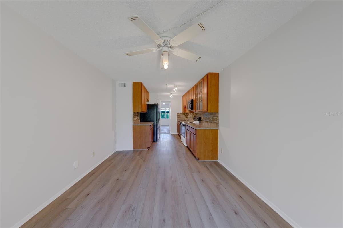 5090 BAY STREET — photo 10 of 34