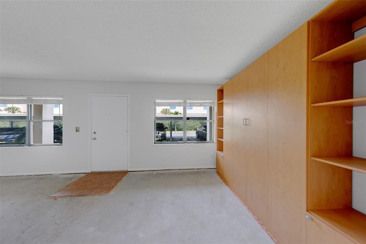 5090 BAY STREET — photo 7 of 34