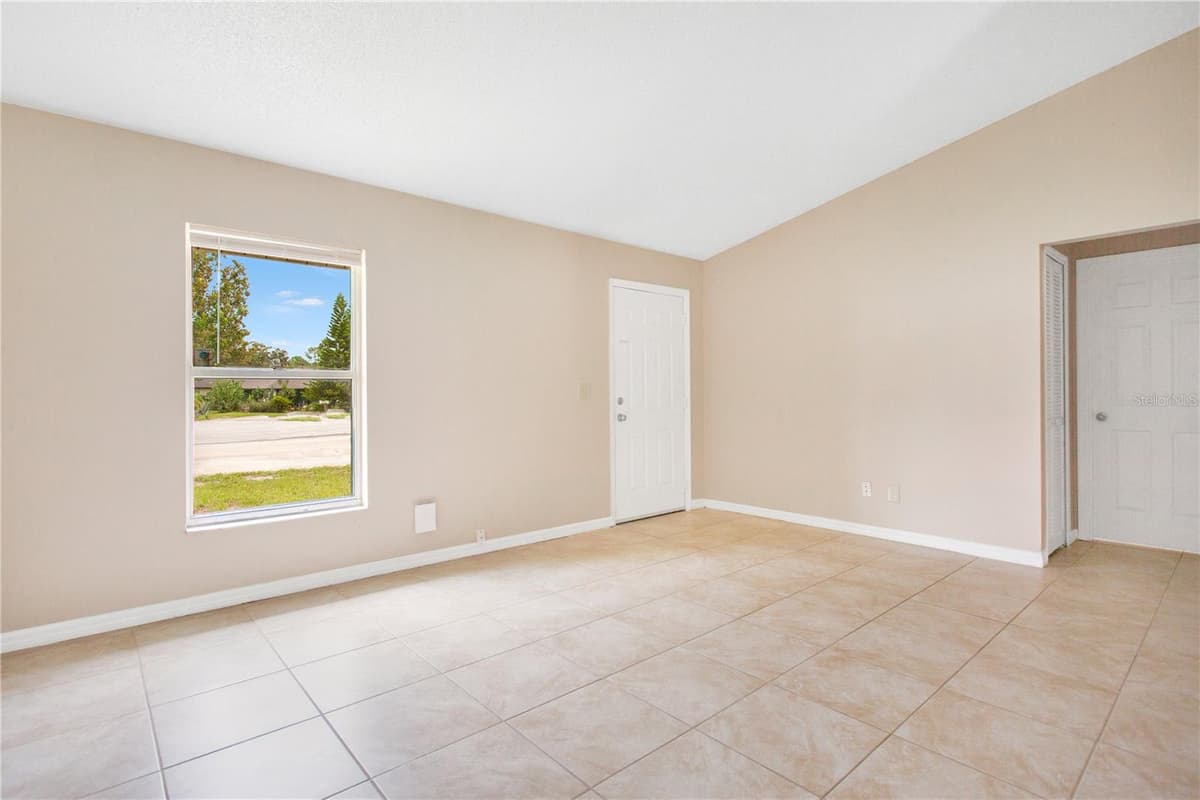 2610 ADELA AVENUE — photo 5 of 14