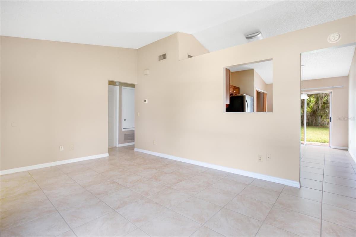 2610 ADELA AVENUE — photo 4 of 14