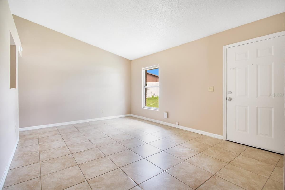 2610 ADELA AVENUE — photo 3 of 14