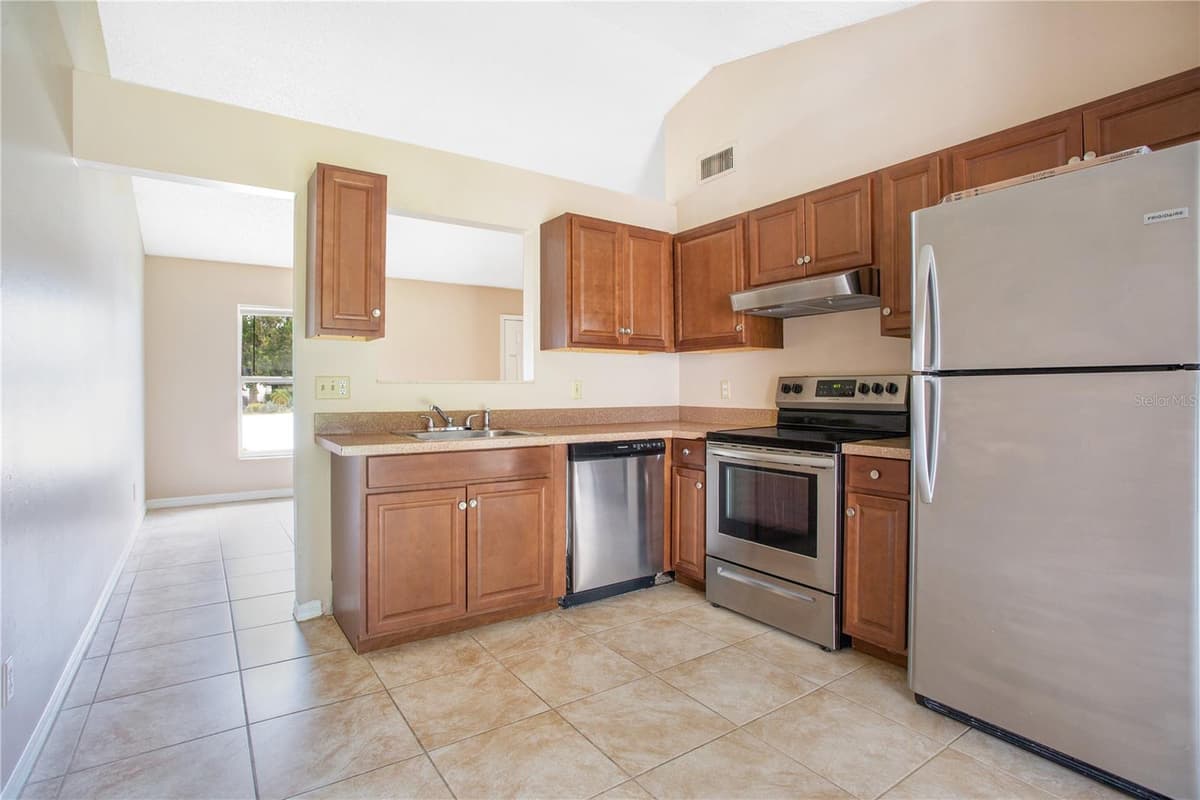 2610 ADELA AVENUE — photo 7 of 14