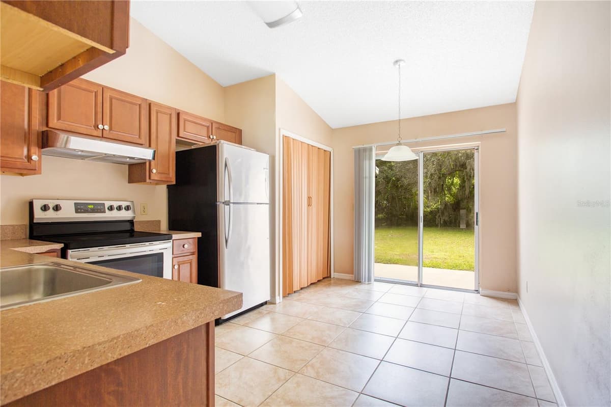 2610 ADELA AVENUE — photo 6 of 14