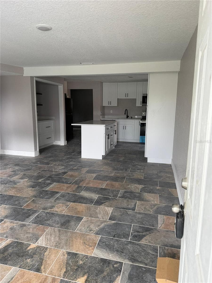 1150 LEWIS DRIVE — photo 2 of 25