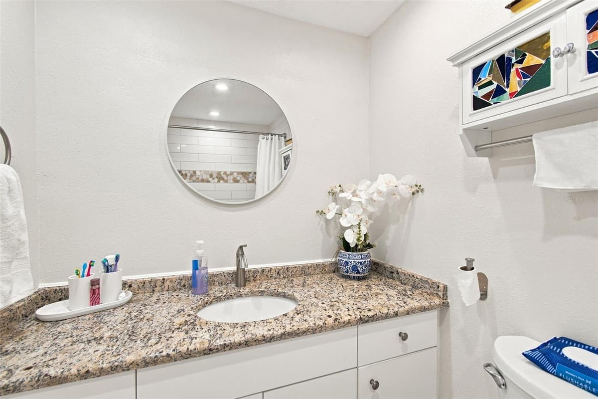 880 MANDALAY AVENUE — photo 17 of 43