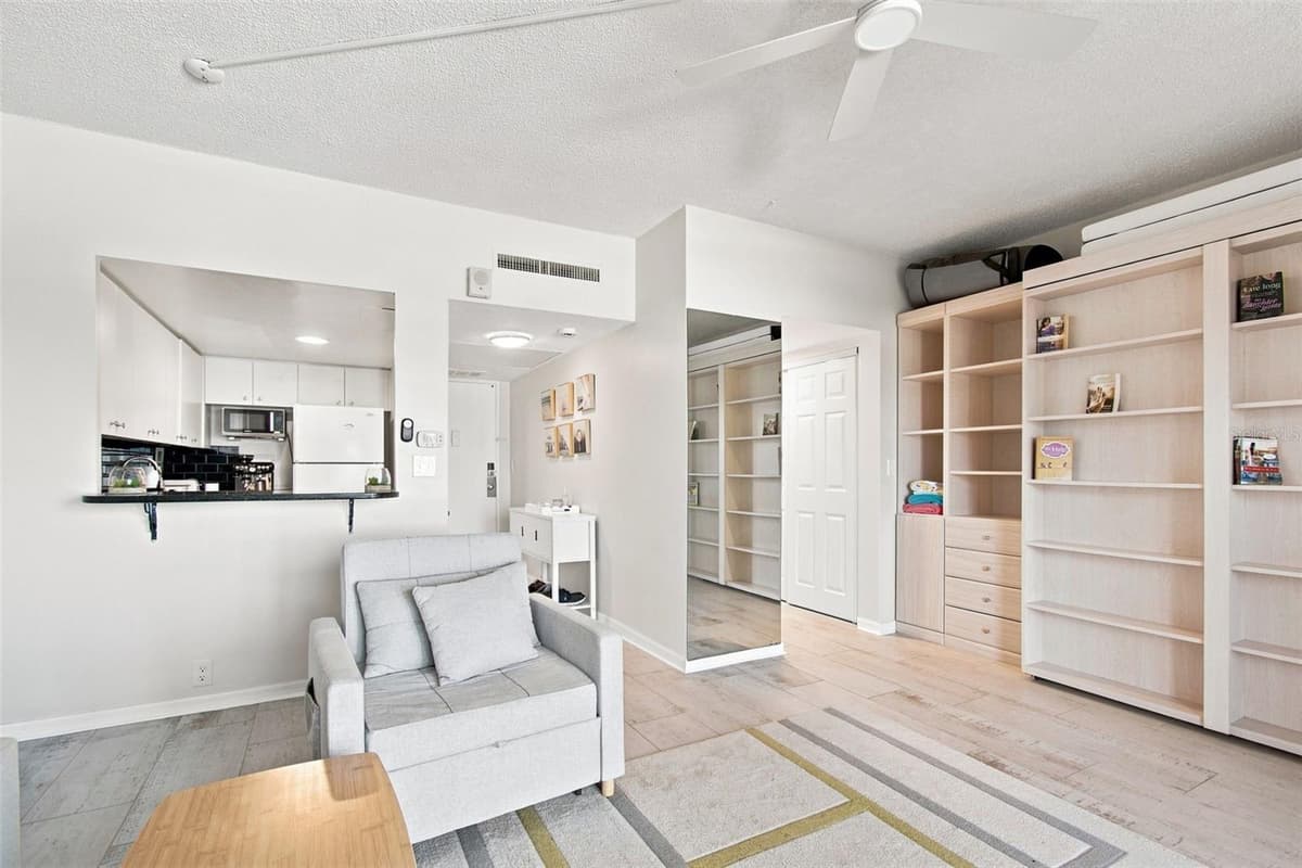 880 MANDALAY AVENUE — photo 8 of 43