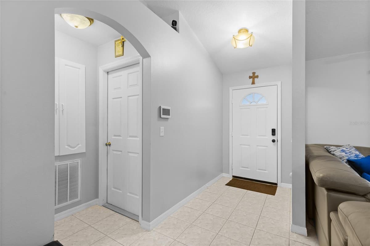 2440 AINSWORTH AVENUE — photo 4 of 28