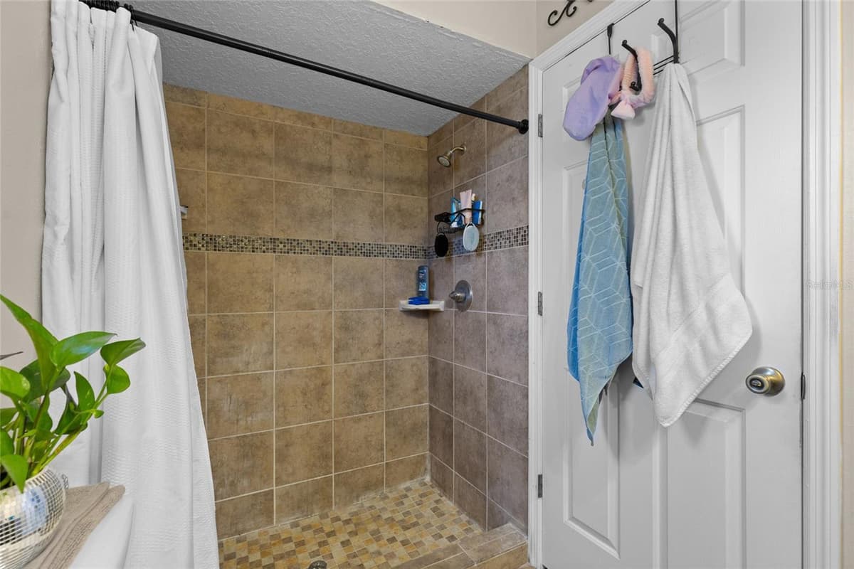 2440 AINSWORTH AVENUE — photo 19 of 28