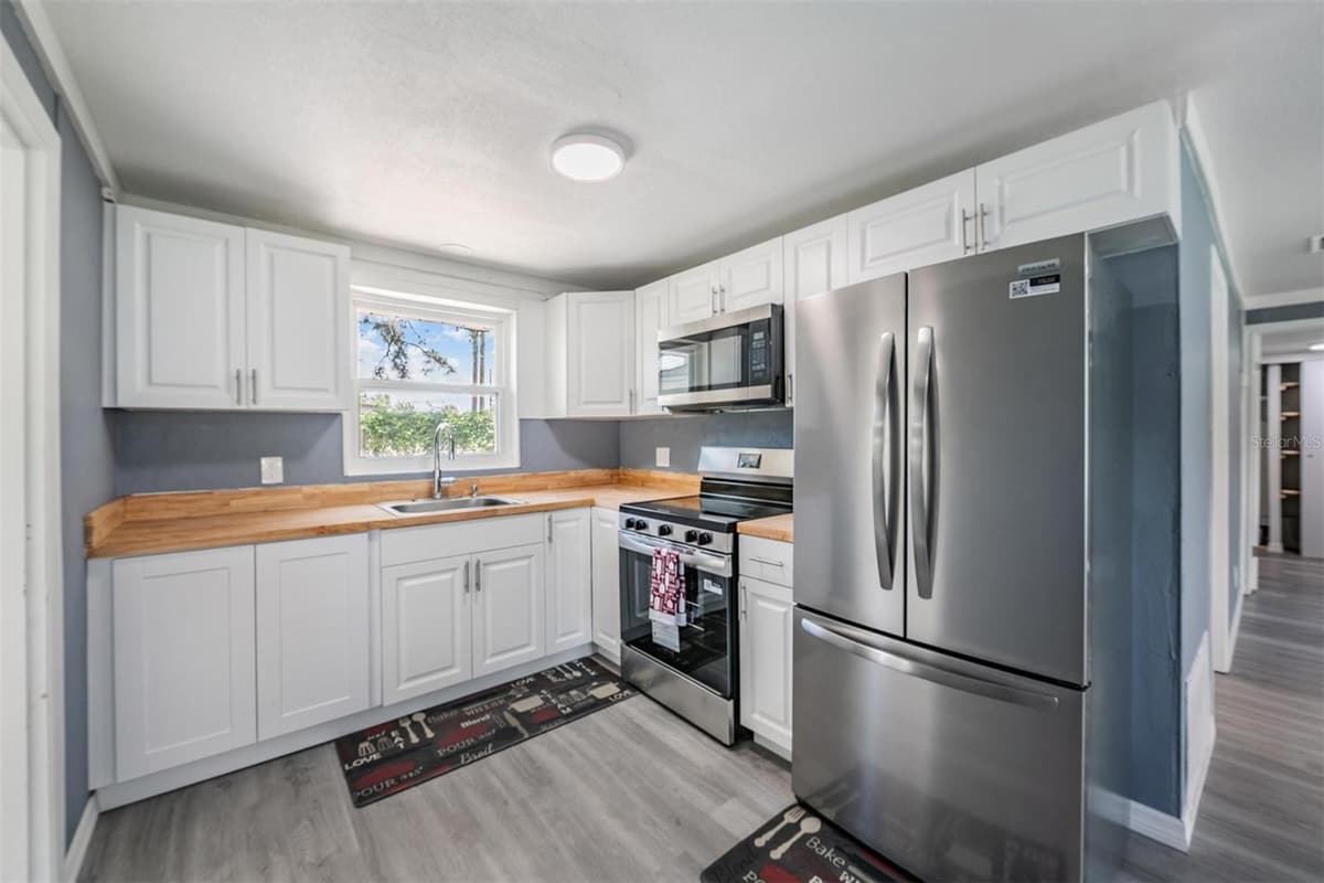 636 STREMMA ROAD — photo 9 of 41