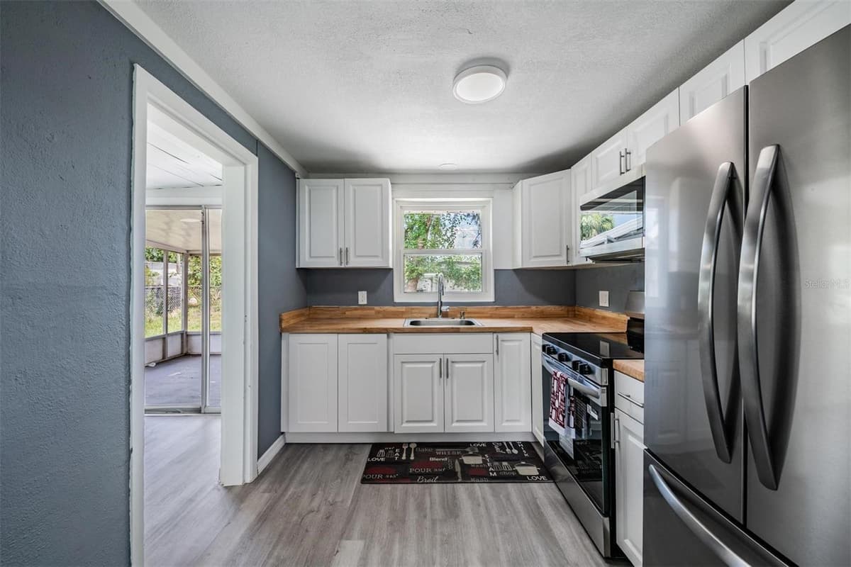 636 STREMMA ROAD — photo 8 of 41