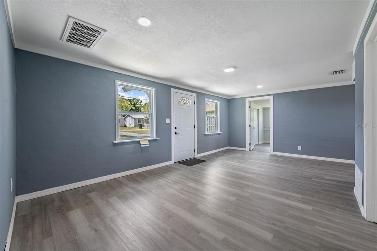 636 STREMMA ROAD — photo 4 of 41