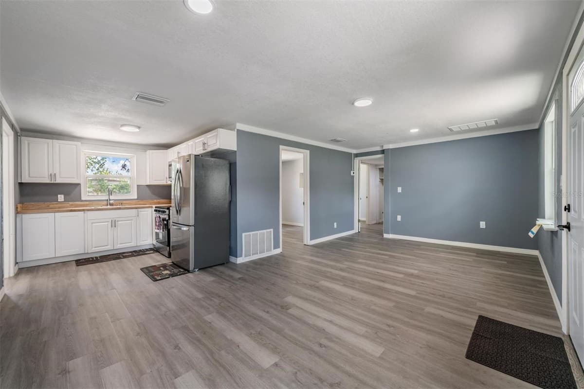 636 STREMMA ROAD — photo 5 of 41