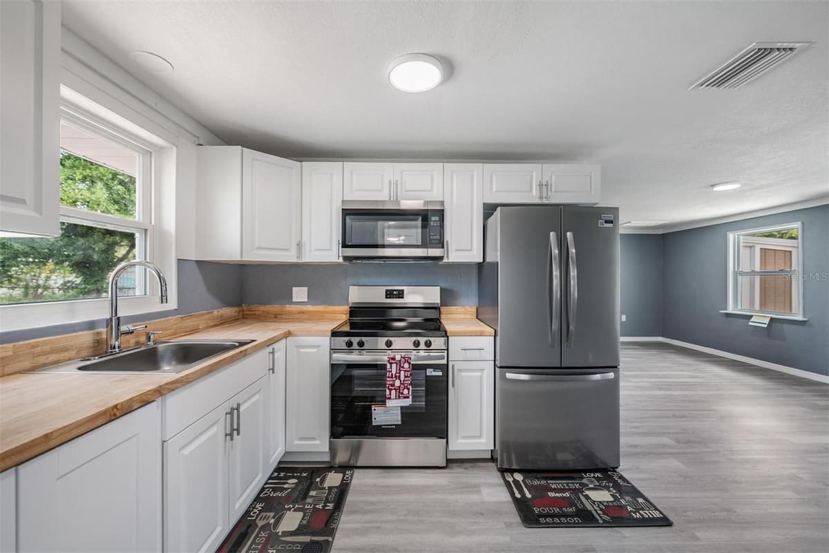 636 STREMMA ROAD — photo 7 of 41